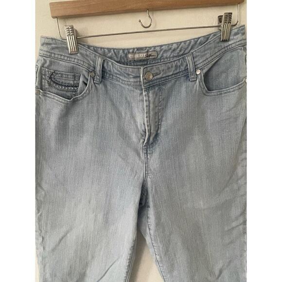 Chicos Platinum Womens Size 2 Crop Jeans Light Wash Embroidered Pockets Stretch - Picture 3 of 12